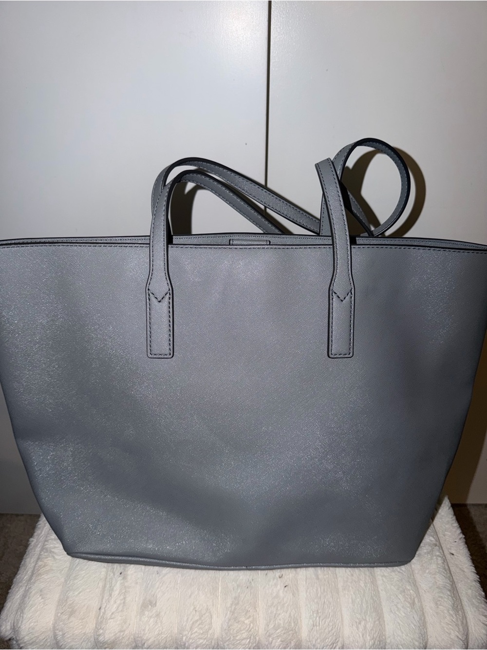 Marc Jacobs Light Gray Leather Tote with Luggage Tag - Picture 2 of 4